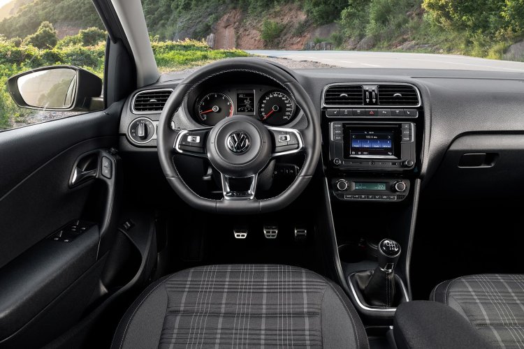125 PS VW Polo GT sedan interior unveiled in Russia
