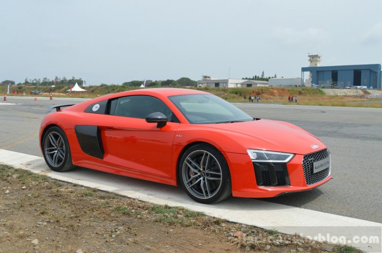 2016 Audi R8 V10 Plus front three quarter first drive