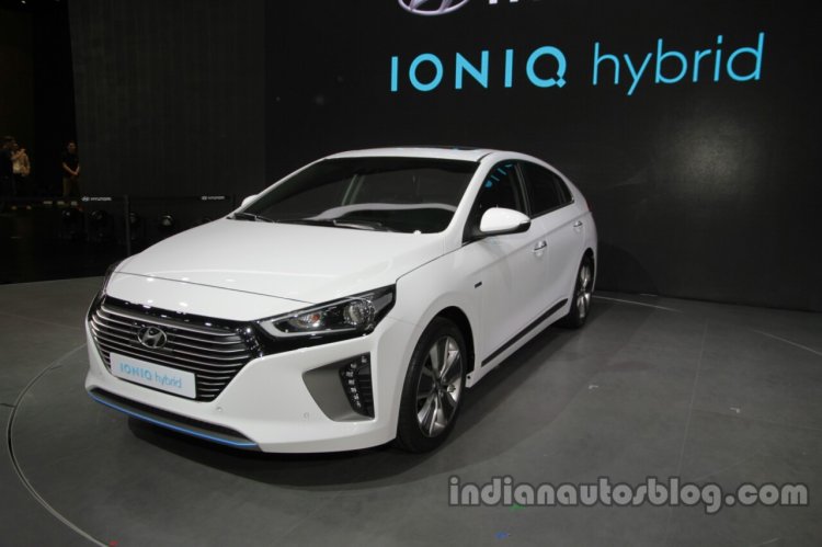 Hyundai Ioniq Hybrid front three quarters left side at Auto China 2016