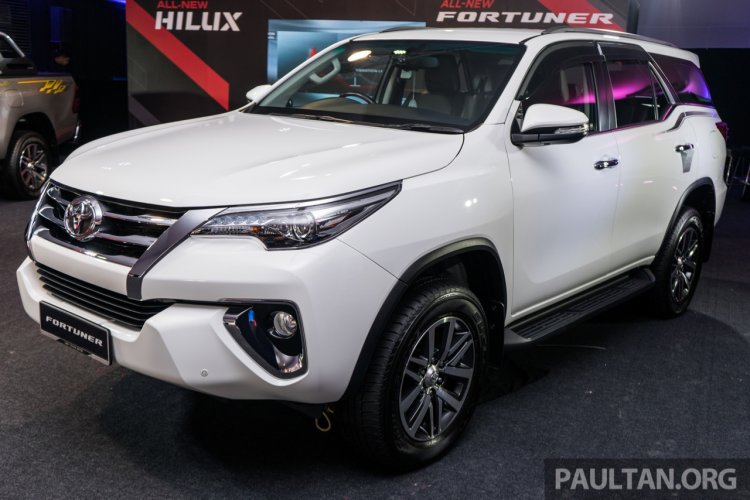 India-bound 2016 Toyota Fortuner front three quarter launched in Malaysia
