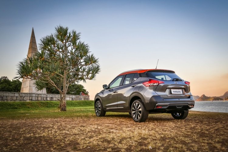 Nissan Kicks rear three quarters left side standstill