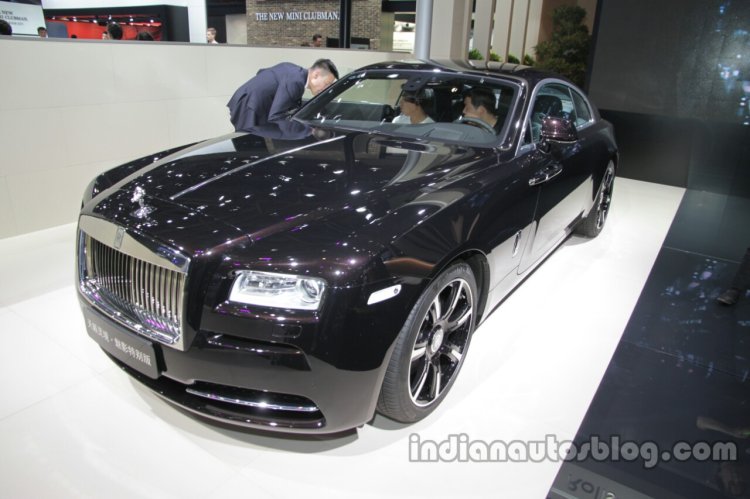 Rolls-Royce Wraith Inspired by Music front three quarters at Auto China 2016