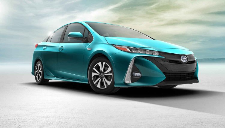 Toyota Prius Prime (PHEV) front three quarter press image