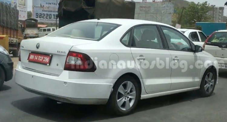 2016 Skoda Rapid (facelift) rear spied by IAB reader