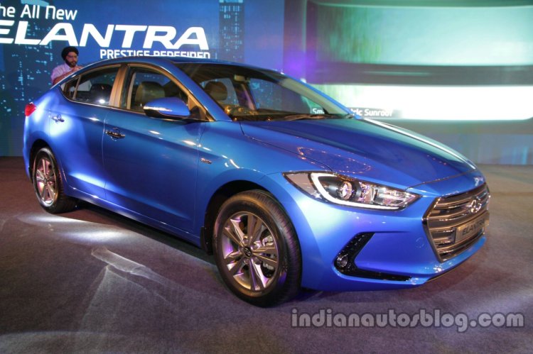 2016 Hyundai Elantra front three quarter blue launched in India