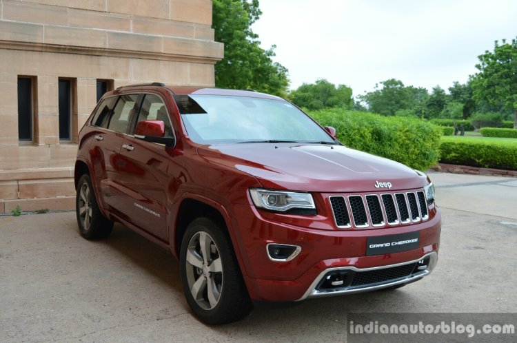 Jeep Grand Cherokee front quarter right launched in India