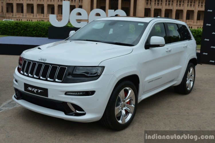 SRT Grand Cherokee front three quarter launched in India