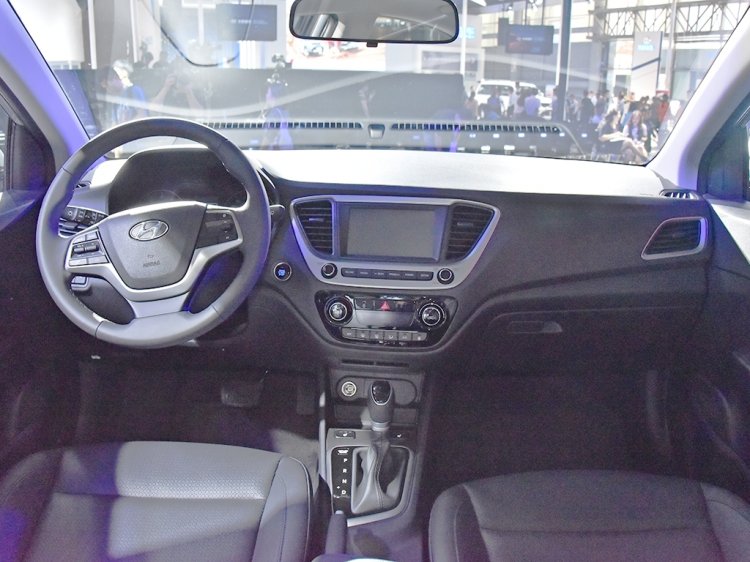 2017 Hyundai Verna dashboard makes world premiere