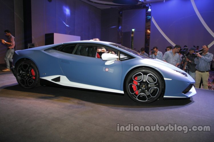 Lamborghini Huracan LP610-4 Avio front three quarter launched