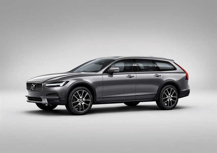 Volvo V90 Cross Country front three quarter images