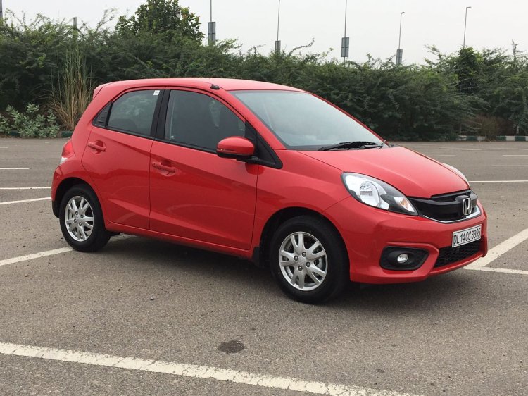 2016 Honda Brio (facelift) front quarter image
