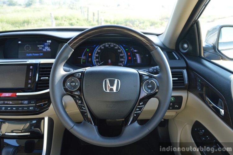 2017 Honda Accord Hybrid steering wheel review