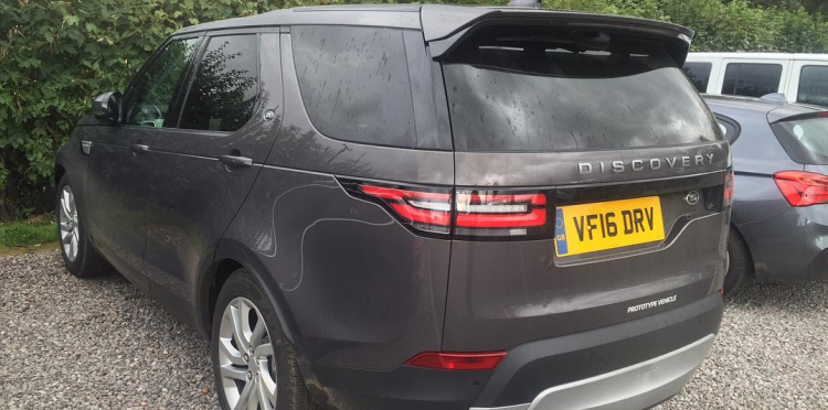 2017 Land Rover Discovery spotted in the flesh in Oxfordshire, UK