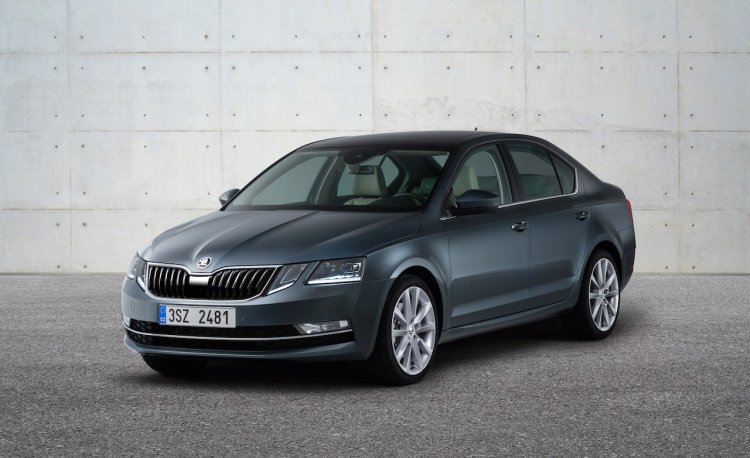 2017 Skoda Octavia (facelift) front three quarter unveiled