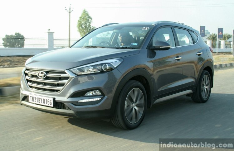 2016 Hyundai Tucson front quarter dynamic Review