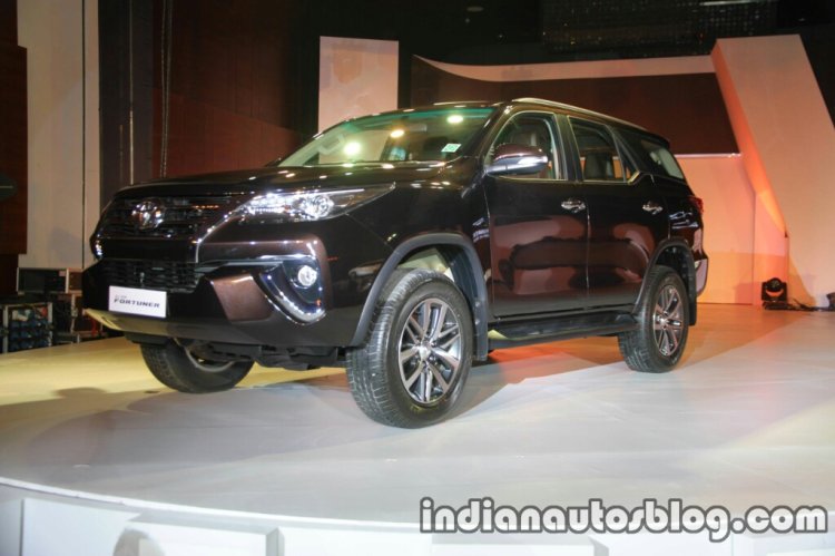 2016 Toyota Fortuner front three quarter launch live