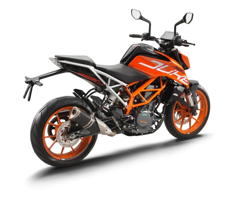 2017 KTM Duke 390 rear three quarters standstill