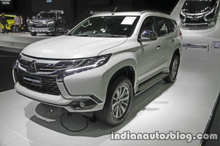 2017 Mitsubishi Pajero Sport front three quarters at 2016 Thai Motor Expo