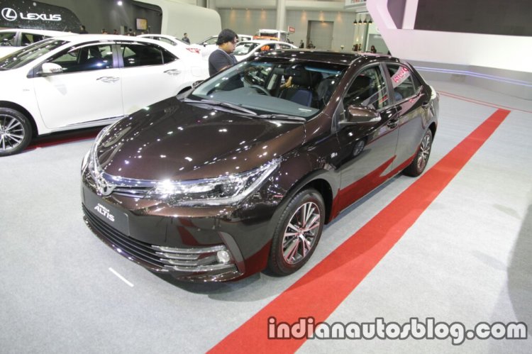 2017 Toyota Corolla front three quarters at 2016 Thai Motor Expo