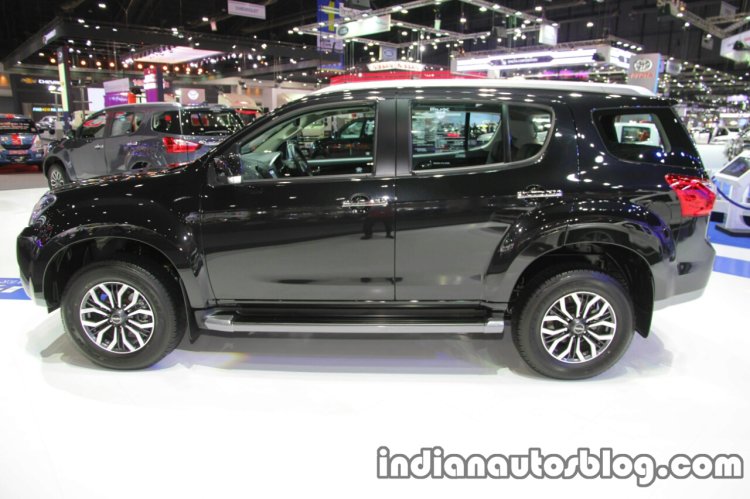 Isuzu MU-X left side at 2016 Thai Motor Expo