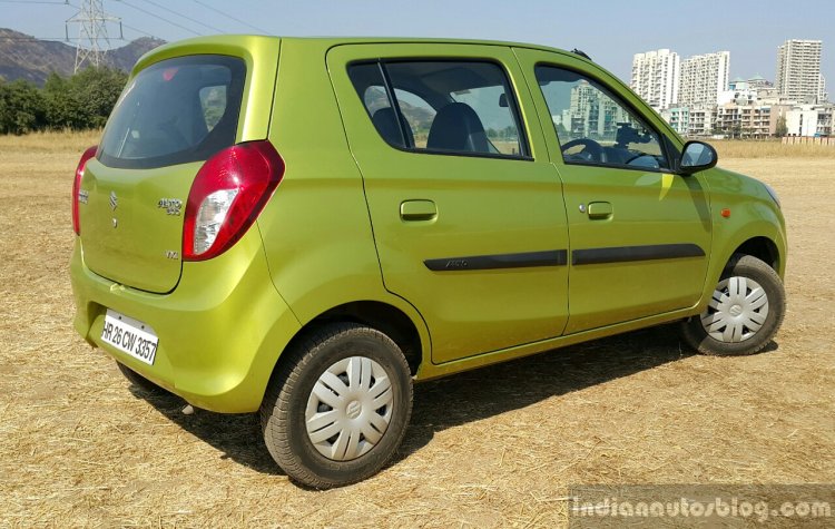 2016 Maruti Alto 800 (Facelift) rear three quarter Review