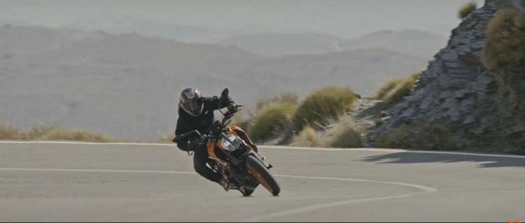 2017 KTM Duke 390 promotional video