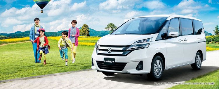 2017 Suzuki Landy MPV front three quarter launched Japan