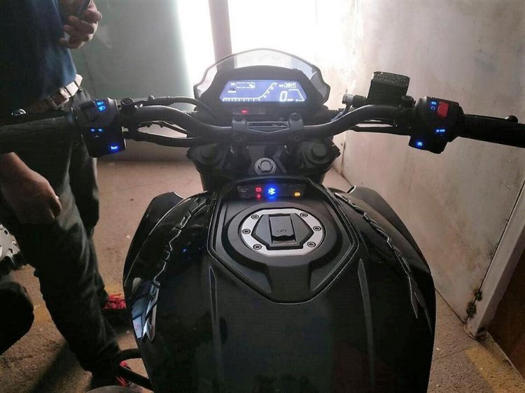 Bajaj Dominar 400 handlebar