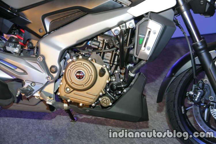 Bajaj Dominar 400 live frame and engine