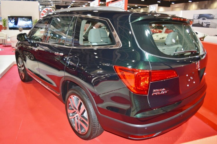 Honda Pilot rear three quarters