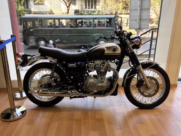 Kawasaki W800 side at Pune dealership