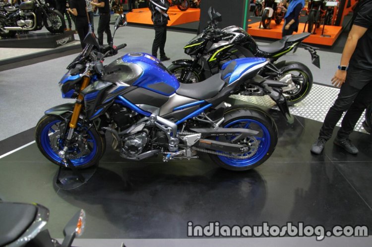 Kawasaki Z900 side at Thai Motor Expo