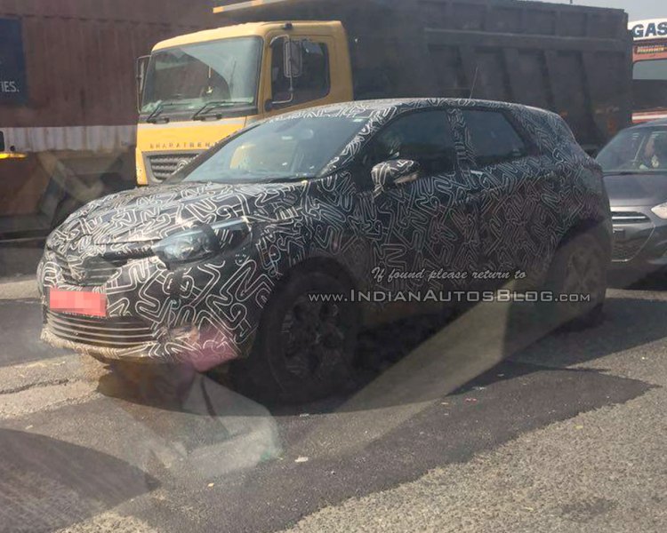 Renault Captur front three quarter spotted in India