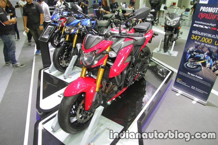 Suzuki GSX-S750 fornt three quarter left at Thai Motor Expo