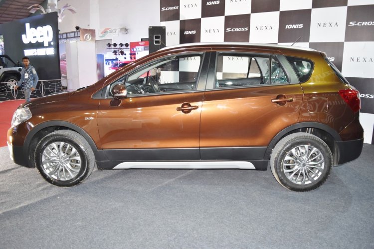 2017 Maruti S-Cross profile at Surat International Auto Expo 2017