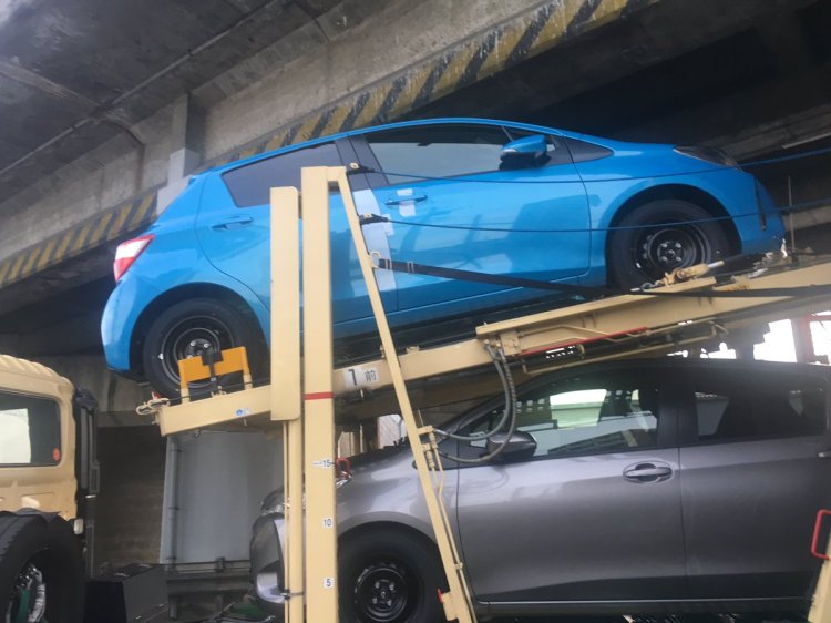 2017 Toyota Yaris (Vitz) blue side spotted Japan