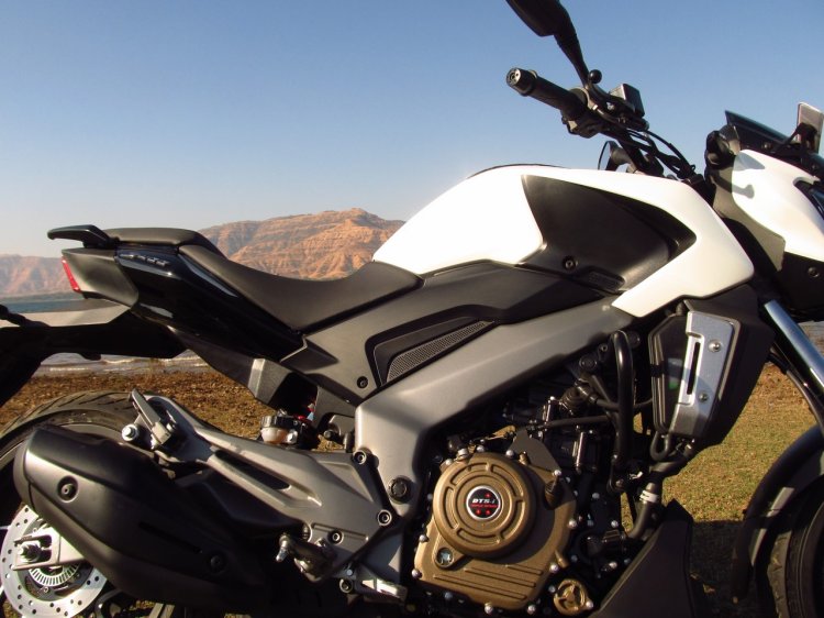 Bajaj Dominar 400 Moon White frame