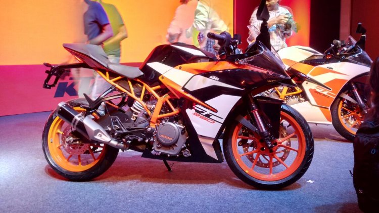 KTM RC390 sideKTM RC390 side