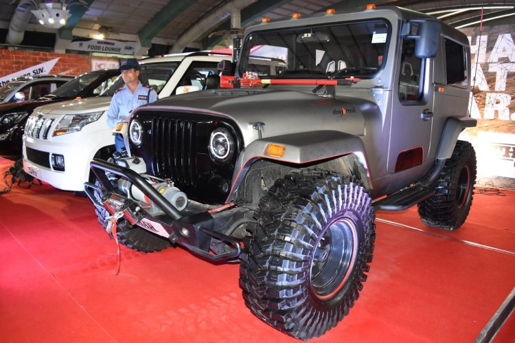 modified thar Daybreak Edition with solid roof front three quarters at Surat International Auto Expo 2017