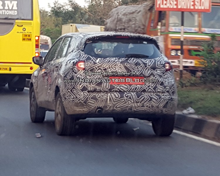 Renault Captur (Kaptur) SUV rear spied up close