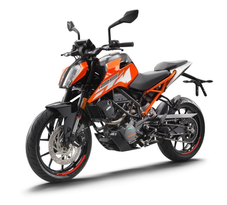 2017 KTM Duke 125 front three quarter