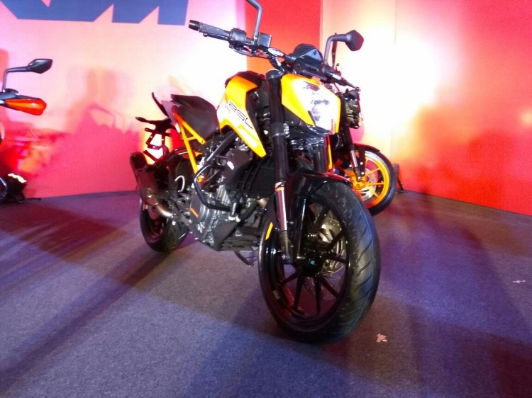 KTM Duke 250 front three quarter right India launch