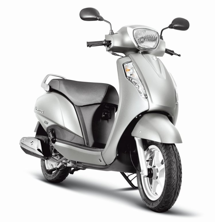 Suzuki Access 125 Metallic Sonic Silver front three quarter