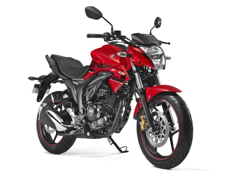 Suzuki Gixxer red studio front three quarter