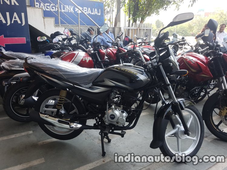 2017 Bajaj Platina BSIV reaches dealerships side