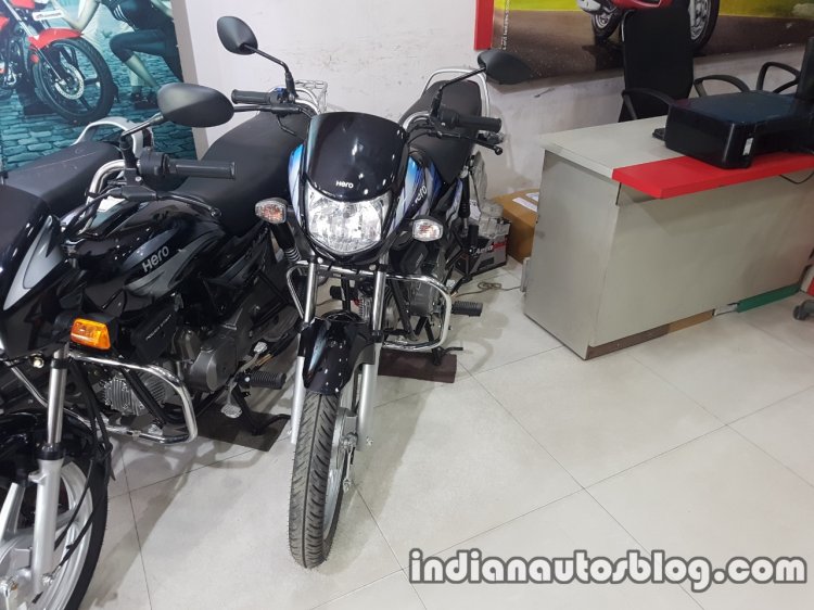 Hero HF Deluxe 2017  model BSIV at dealership front