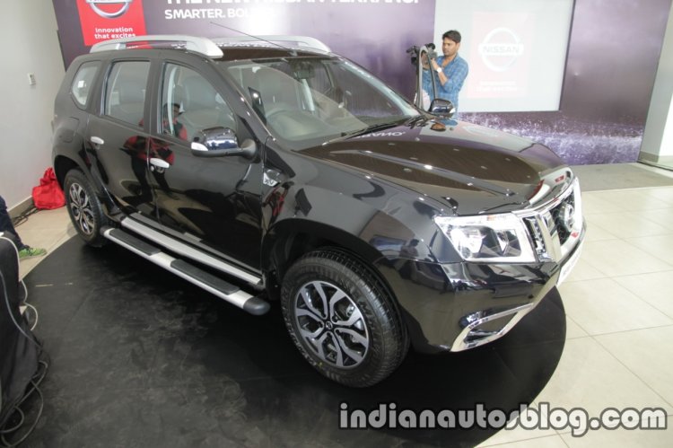 2017 Nissan Terrano (facelift) front three quarter launched