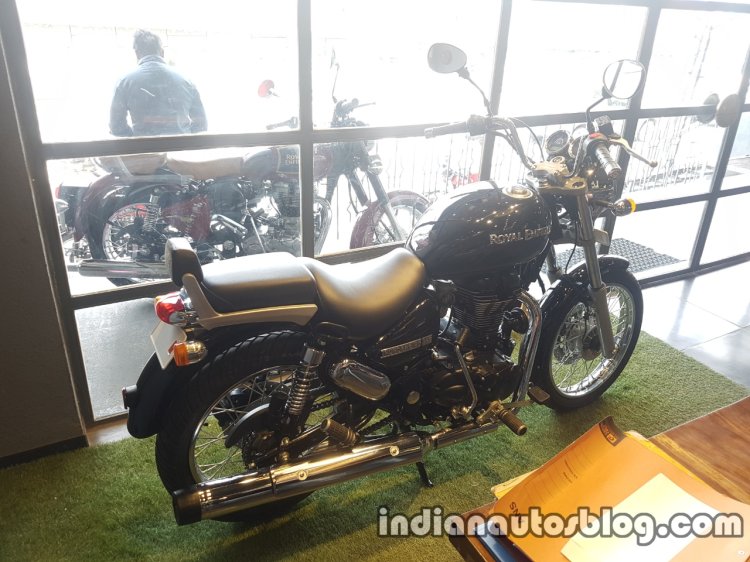 2017 Royal Enfield BSIV reaches dealership side