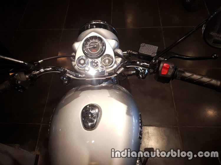 2017 Royal Enfield Bullet 350 ES reaches dealerships front