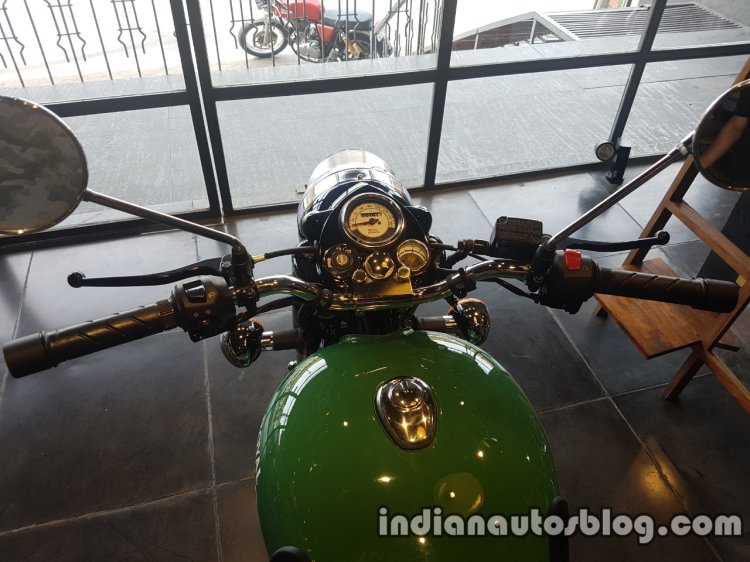 2017 Royal Enfield Classic 350 BSIV reaches dealership instrumentation